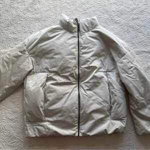 Umbro Puffer Jacket Size L– Worn Only Twice! light khaki